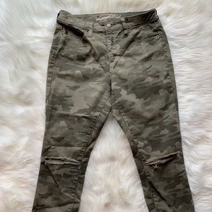 Camo destructed knee cropped jeans